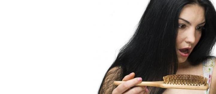 تساقط بعض الشعرات يوميا .. أمر