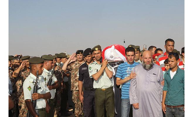 أم الشهيد خضر الحجي تستقبل خبر