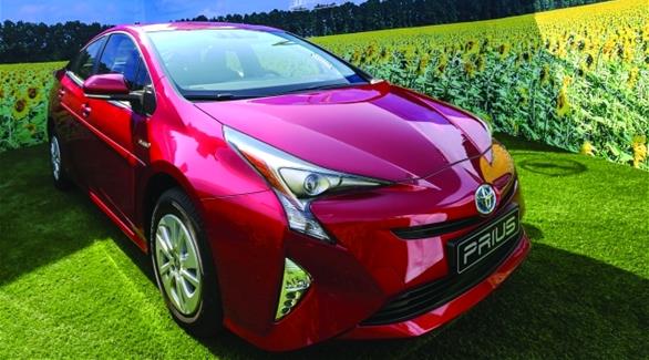 أول تويوتا هجينة في الإمارات مقابل