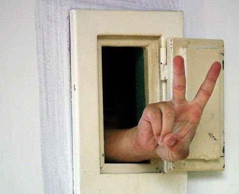 4 أسرى يواصلون معركة الكرامة