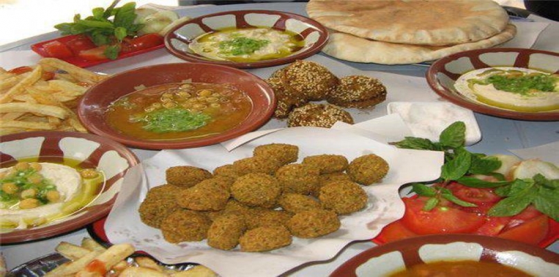 ترجيح تخفيض أسعار المطاعم الشعبية من