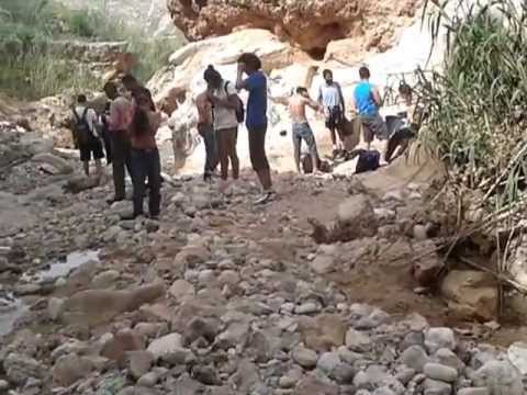 فتح وتعبيد طريق وادي زقلاب