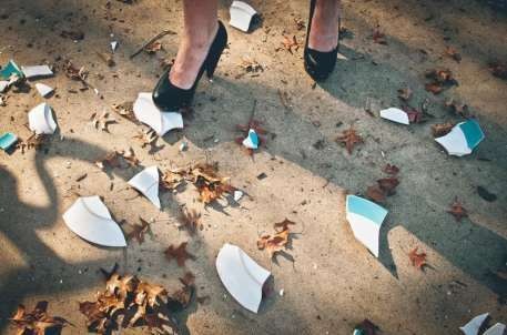 بالفيديو.. صالة خاصة لتكسير الصحون بهدف