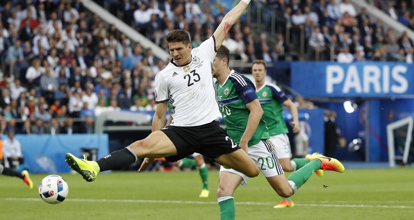 ألمانيا تهزم أيرلندا الشمالية لتتصدر مجموعتها