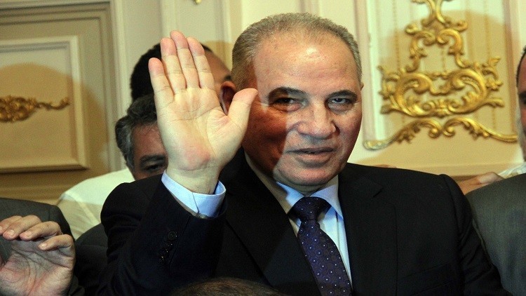 مصر.. الزند يغادر برفقة عائلته إلى