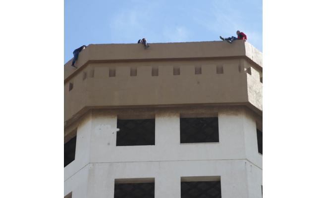 الأمن يثني 5 شبان عن الانتحار