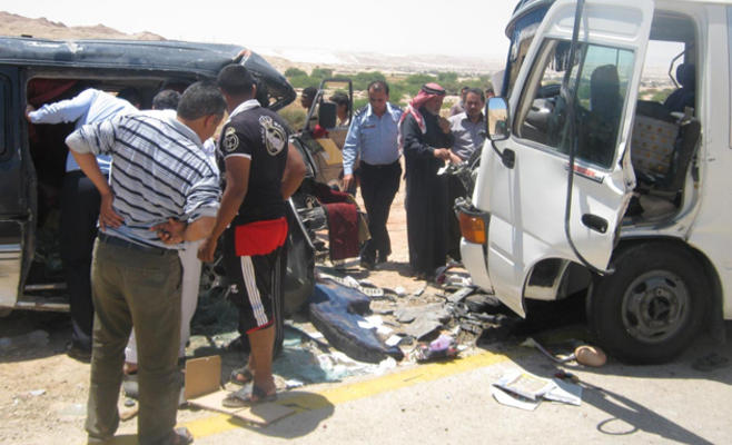 26 إصابة بحادث تصادم (كوستر) وشاحنة