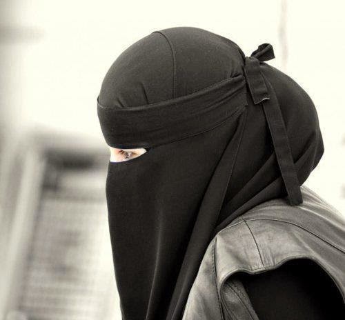 غرامة مالية على ارتداء النقاب في