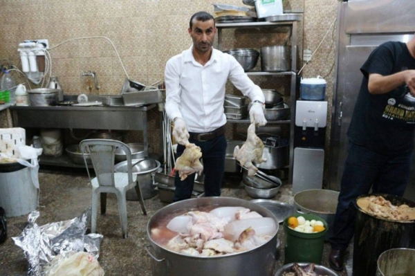 ضبط مطعم في سحاب يستخدم مواد
