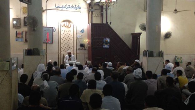 قرية مصرية تتبنى مبادرة لتوحيد نفقات