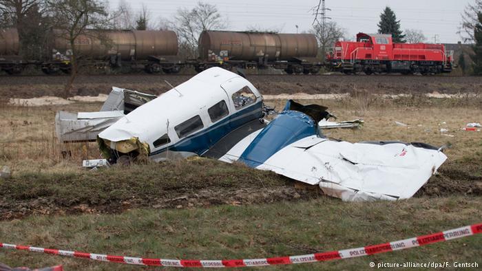 لاجئ عراقي ينقذ طيارا ومساعده بعد