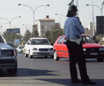 إربد: حجز مركبتين كتب عليهما عبارات