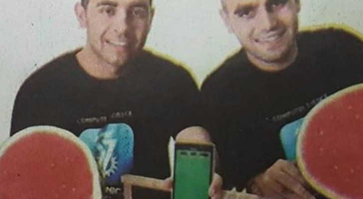 فلسطينيون يبتكرون جهاز لفحص حلاوة البطيخ