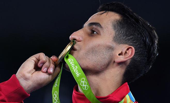 الملك يهاتف أحمد أبو غوش في