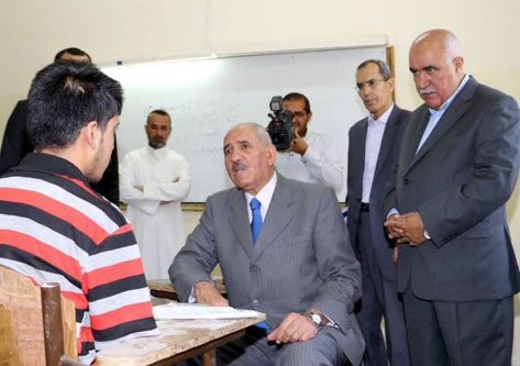 الذنيبات يشهد فتح أسئلة الامتحان وتوزيعها