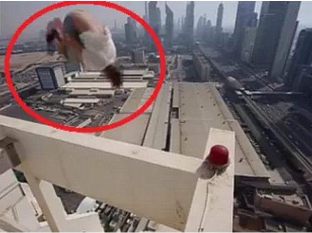 فيديو: شاب روسي يقفز بين أعمدة