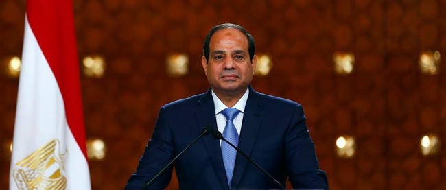 مصر تفرج عن 700 سجين بعفو