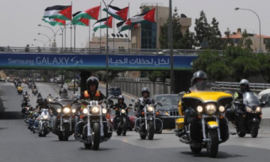 مسيرة كرنفالية للدراجات النارية احتفالا بعيد