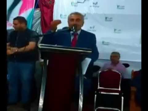 مرشح يصلي قبل دخول منطقته الانتخابية..