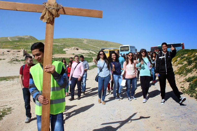 مسيرة لـ الشبيبة المسيحية بعنوان (محبة