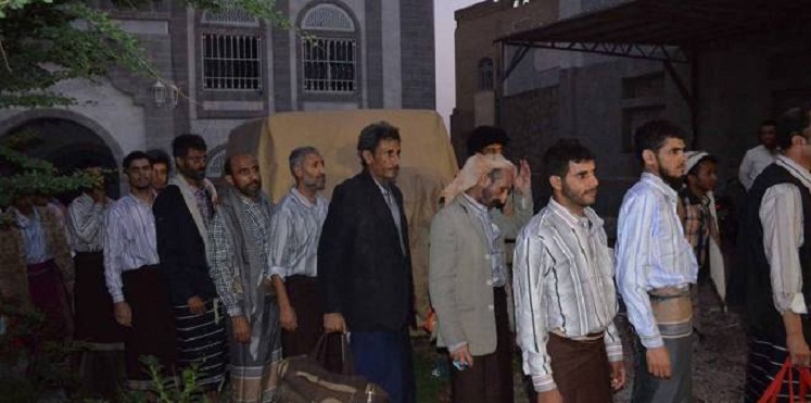 (الحوثيون) يعلنون الإفراج عن 32 محتجزا