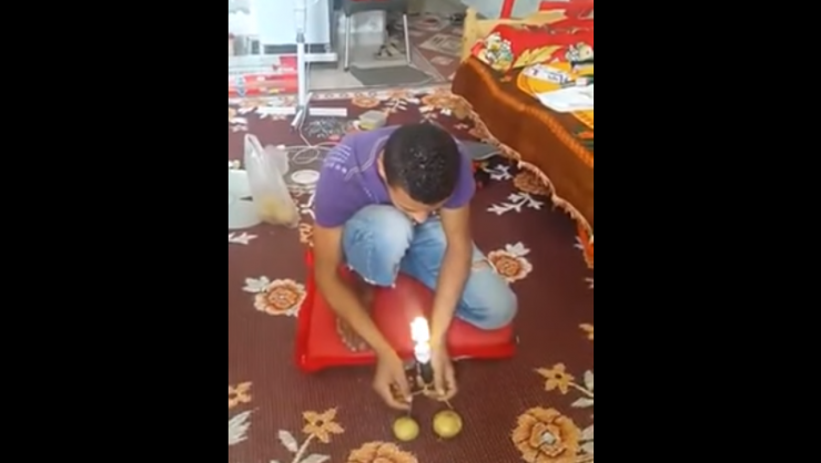 شاهد-أنار لمبة دون استخدام الكهرباء